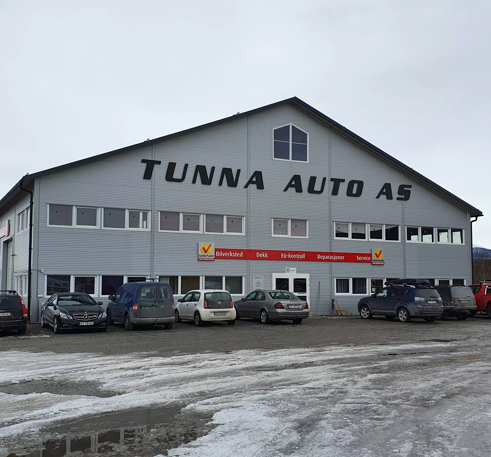 Verkstedbygningen til bilverkstedet CF Maskin Tunna Auto AS