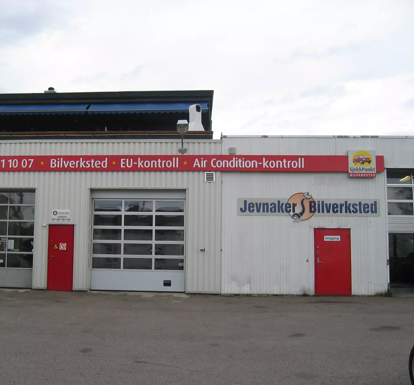 Fasaden til Jevnaker Bilverksted